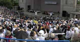 Thousands of Japanese protest US base plan